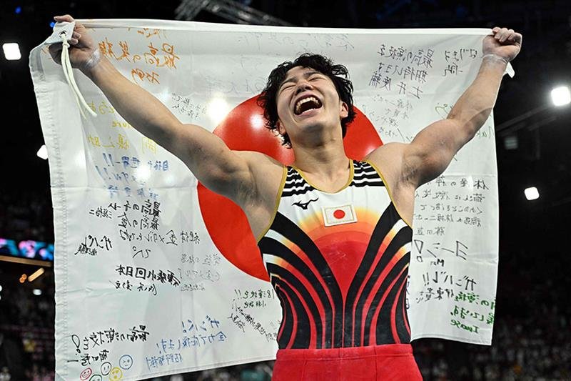 Shinnosuke Oka competing in the men's all-around final at the 2024 Paris Olympics, where he won the gold medal |whispergaze